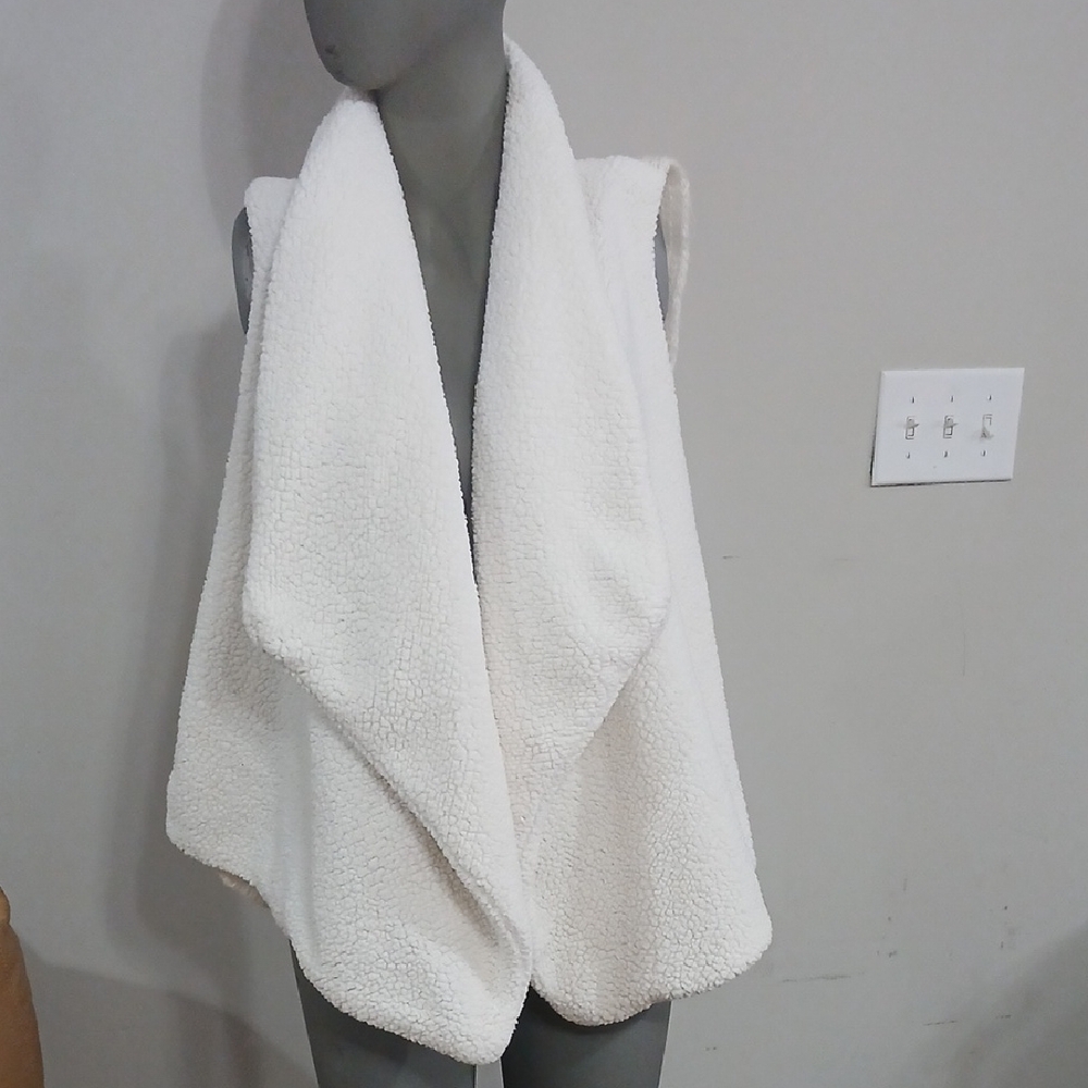 New Directions Cream Knit Vest